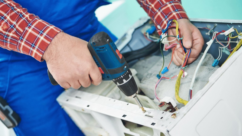 Bakırköy Hotpoint Hotpoint çamaşır makinesi kart tamiri – Su almama arızası orijinal parça ile giderildi. - Teknik servis örneği
